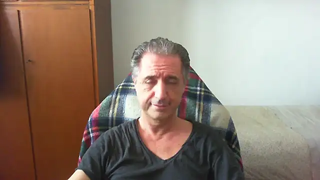 lliuk70mi online show from 04/10/26, 12:34