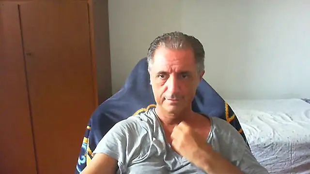 Snapshot of lliuk70mi chatting on 07/06/26, 12:23 lliuk70mi online show from 07/06/26, 12:23