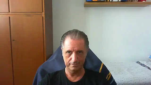 Snapshot of lliuk70mi chatting on 06/08/26, 11:33 lliuk70mi online show from 06/08/26, 11:33