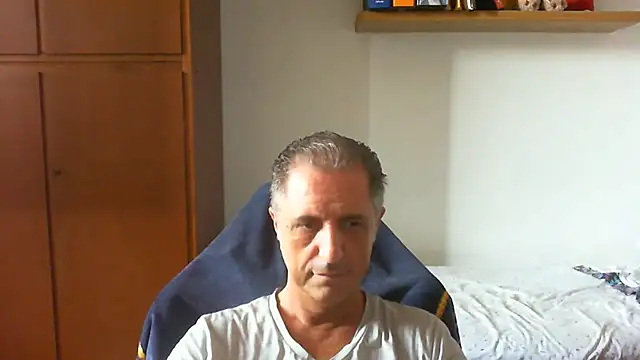 Snapshot of lliuk70mi chatting on 06/27/26, 02:56 lliuk70mi online show from 06/27/26, 02:56