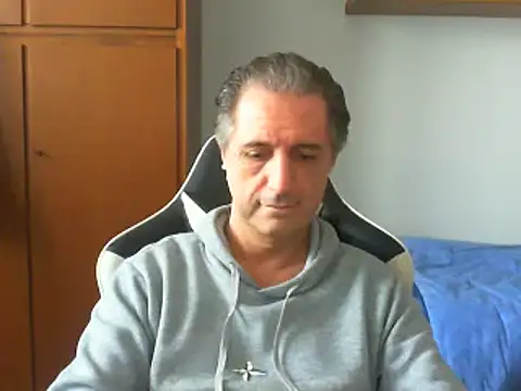 lliuk70mi online show from 02/16/25, 02:21