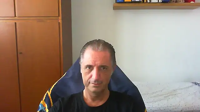 Snapshot of lliuk70mi chatting on 06/11/26, 01:30 lliuk70mi online show from 06/11/26, 01:30