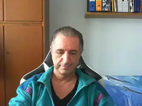 lliuk70mi online show from 12/15/24, 01:22