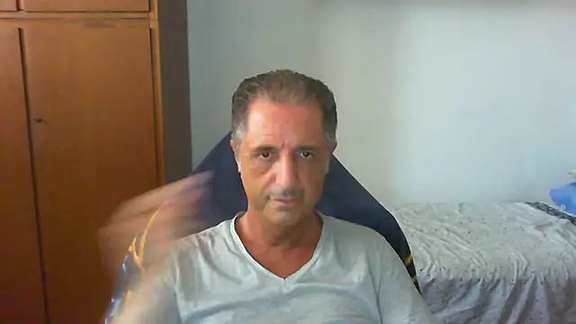 Snapshot of lliuk70mi chatting on 07/10/26, 01:33 lliuk70mi online show from 07/10/26, 01:33