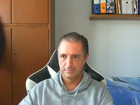 lliuk70mi online show from 12/26/24, 02:37