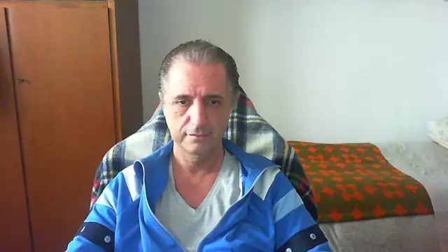 lliuk70mi online show from 05/15/26, 02:48