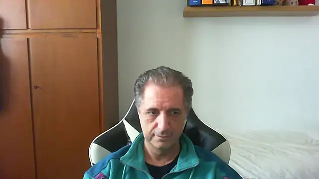 lliuk70mi online show from 04/18/26, 01:46