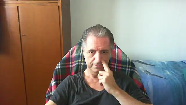 lliuk70mi online show from 04/08/26, 03:13