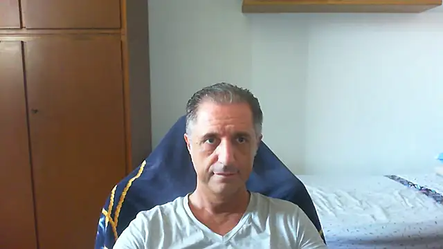 Snapshot of lliuk70mi chatting on 06/26/26, 12:00 lliuk70mi online show from 06/26/26, 12:00