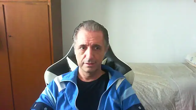 lliuk70mi online show from 05/03/26, 01:04