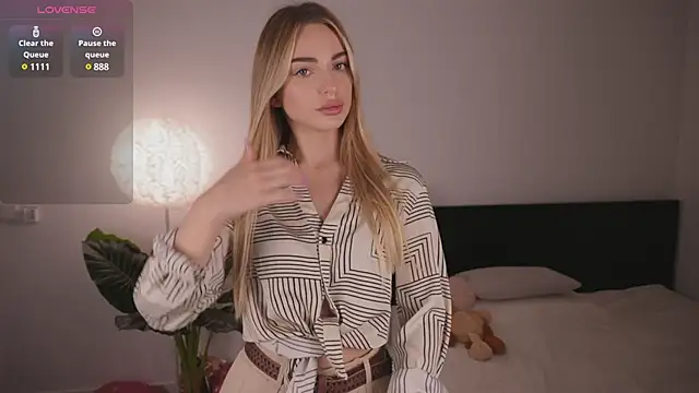 Nicole youthfull online show from 02/24/25, 09:20