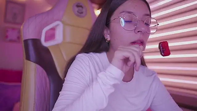 milly kenner online show from 04/15/26, 07:18