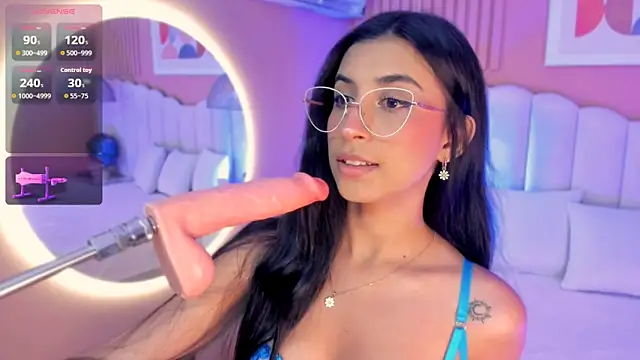 zia cooper online show from 10/28/25, 07:35