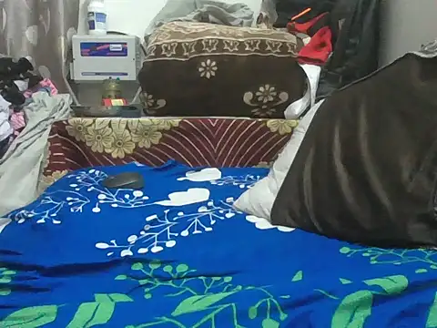 Snapshot of Desiboy_525 chatting on 11/04/25, 06:22 Desiboy 525 online show from 11/04/25, 06:22