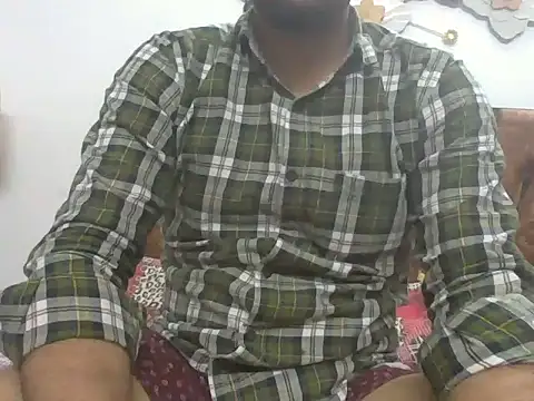 Snapshot of Desiboy_525 chatting on 03/18/25, 05:23 Desiboy 525 online show from 03/18/25, 05:23