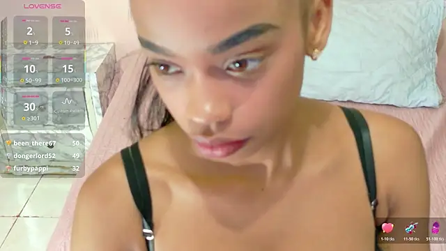 Snapshot of littleebonymommy chatting on 11/11/25, 07:52 littleebonymommy online show from 11/11/25, 07:52