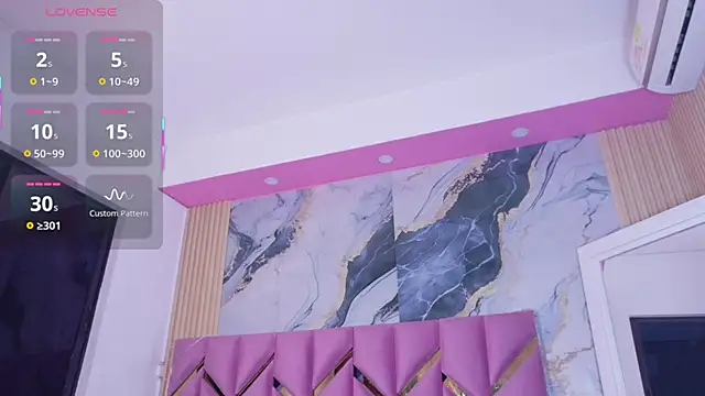 Snapshot of littleebonymommy chatting on 11/19/25, 04:18 littleebonymommy online show from 11/19/25, 04:18