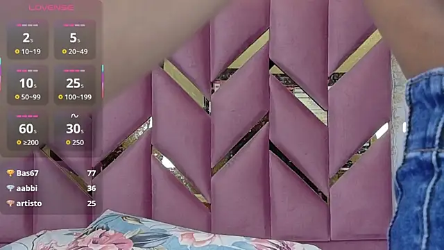 Snapshot of littleebonymommy chatting on 11/13/25, 03:32 littleebonymommy online show from 11/13/25, 03:32