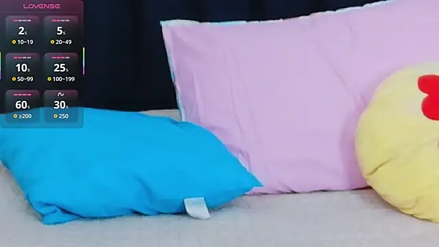 Snapshot of littleebonymommy chatting on 11/01/25, 07:52 littleebonymommy online show from 11/01/25, 07:52