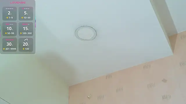 Snapshot of littleebonymommy chatting on 10/29/25, 07:57 littleebonymommy online show from 10/29/25, 07:57