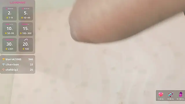 Snapshot of littleebonymommy chatting on 10/25/25, 07:58 littleebonymommy online show from 10/25/25, 07:58