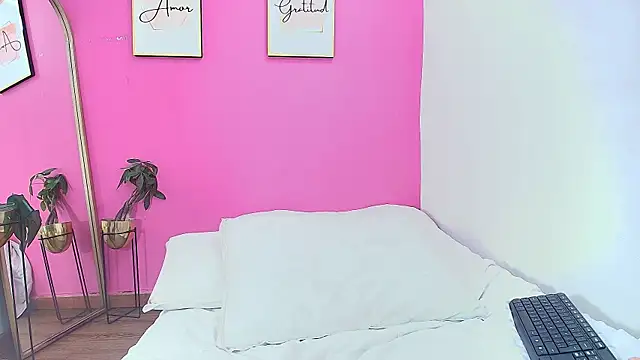 Snapshot of littleebonymommy chatting on 03/15/25, 08:26 littleebonymommy online show from 03/15/25, 08:26