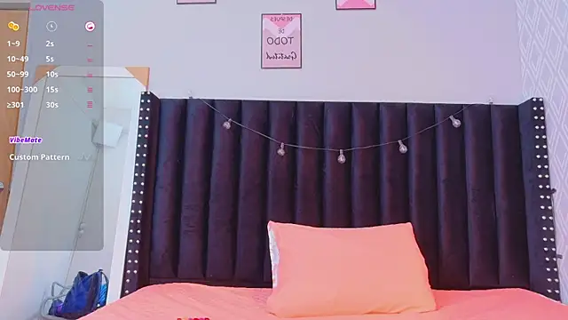 Snapshot of littleebonymommy chatting on 09/16/25, 08:32 littleebonymommy online show from 09/16/25, 08:32