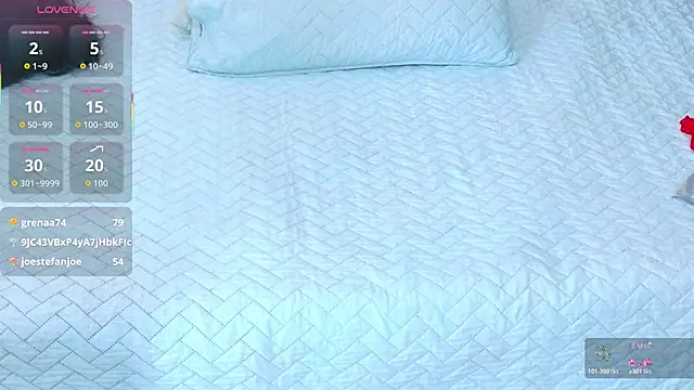 Snapshot of littleebonymommy chatting on 10/31/25, 07:54 littleebonymommy online show from 10/31/25, 07:54