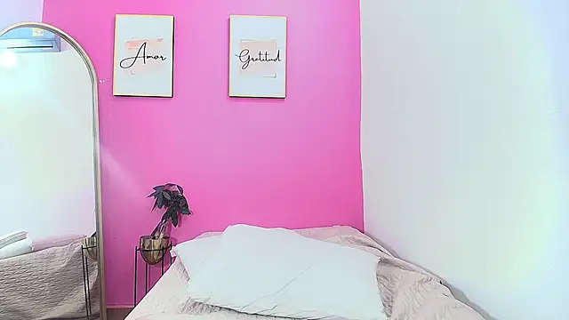 Snapshot of littleebonymommy chatting on 03/15/25, 02:14 littleebonymommy online show from 03/15/25, 02:14