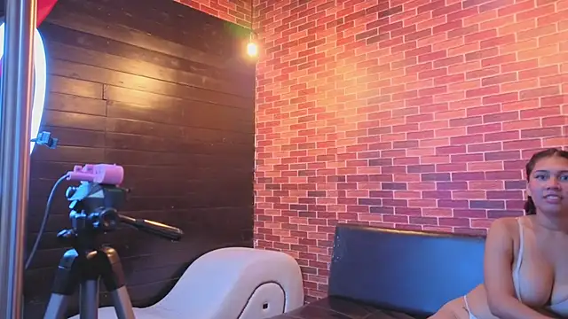 Annyeli online show from 12/17/25, 03:50