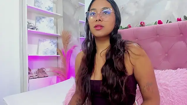 Snapshot of AnnaQueen_ chatting on 09/29/25, 04:23 AnnaQueen online show from 09/29/25, 04:23