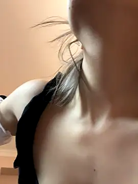 bigbabykiki online show from 11/14/25, 06:44