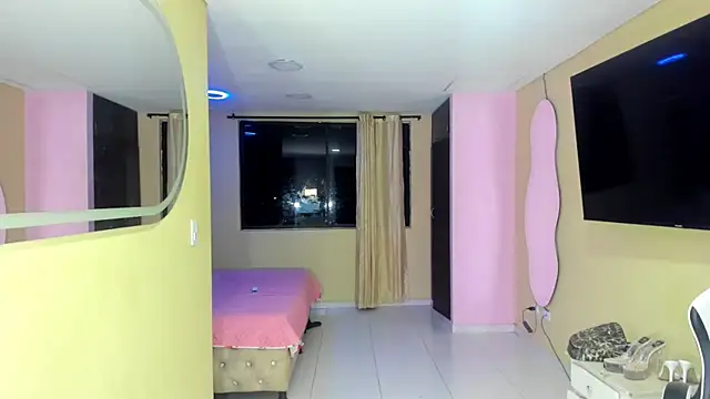 AlessaEcheverri online show from 04/05/26, 01:45