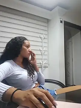 cute mia23 online show from 01/28/25, 05:11