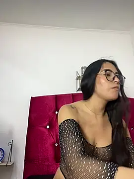 Snapshot of CAM_21X chatting on 02/25/25, 04:57 CAM 21X online show from 02/25/25, 04:57