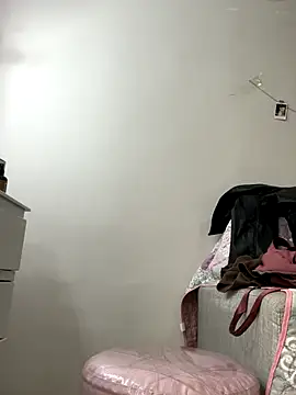 Snapshot of CAM_21X chatting on 10/14/25, 11:44 CAM 21X online show from 10/14/25, 11:44