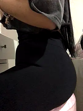 Snapshot of CAM_21X chatting on 10/06/25, 10:27 CAM 21X online show from 10/06/25, 10:27