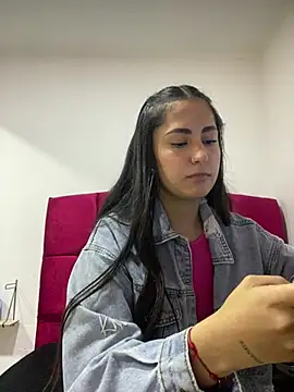 Snapshot of CAM_21X chatting on 02/26/25, 01:43 CAM 21X online show from 02/26/25, 01:43