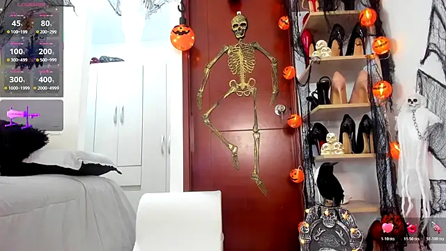 Snapshot of SophieBaker__ chatting on 10/27/25, 03:29 SophieBaker online show from 10/27/25, 03:29