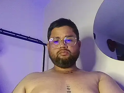 Snapshot of GABRIELGARCIA1313 chatting on 06/19/26, 02:28 GABRIELGARCIA1313 online show from 06/19/26, 02:28