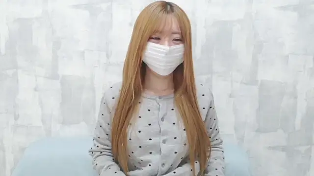 LOVE MOMO LOVE online show from 03/01/26, 12:05