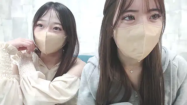 Snapshot of LOVE_MOMO_LOVE chatting on 02/13/25, 12:00 LOVE MOMO LOVE online show from 02/13/25, 12:00