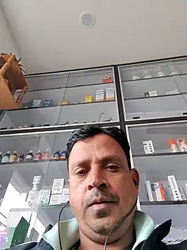 Raj1043 online show from 11/28/25, 07:41