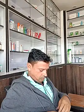 Raj1043 online show from 11/26/25, 05:18