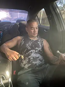 Snapshot of EatMyCake831 chatting on 01/08/25, 10:27 EatMyCake831 online show from 01/08/25, 10:27