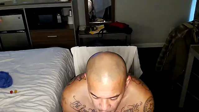 Snapshot of EatMyCake831 chatting on 02/12/25, 03:38 EatMyCake831 online show from 02/12/25, 03:38