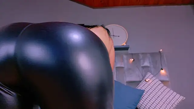 DulceAurora   online show from 10/18/25, 10:50