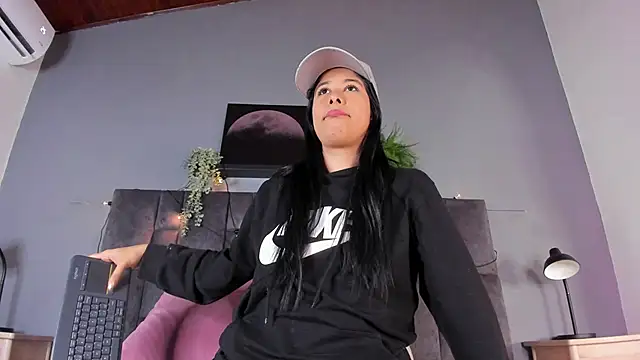 DulceAurora   online show from 11/28/25, 02:45