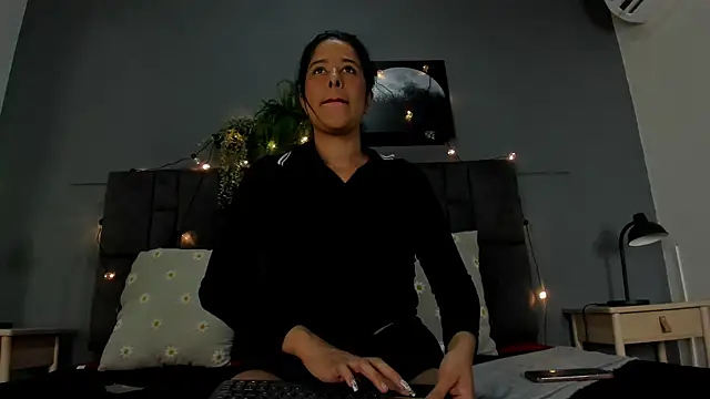 DulceAurora   online show from 10/30/25, 01:37