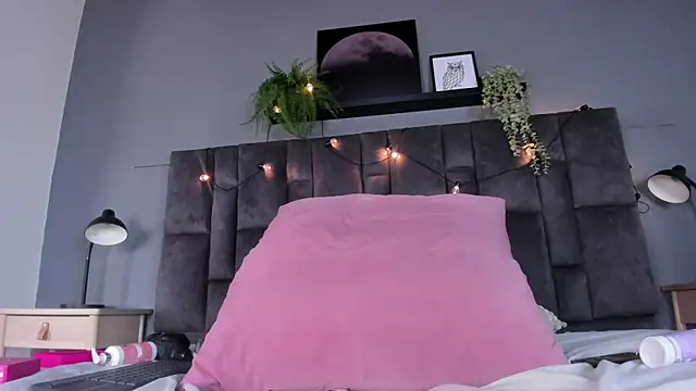 Snapshot of DulceAurora__ chatting on 06/18/26, 09:14 DulceAurora online show from 06/18/26, 09:14